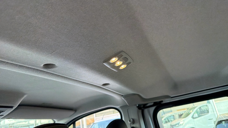 Renault Trafic Lwb Diesel LL30 Blue dCi 150 Extra [Safety] Crew Van